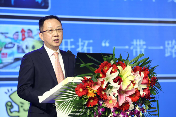 中國(guó)紡織工業(yè)聯(lián)合會(huì)副會(huì)長(zhǎng)、中國(guó)家用紡織品行業(yè)協(xié)會(huì)會(huì)長(zhǎng)楊兆華